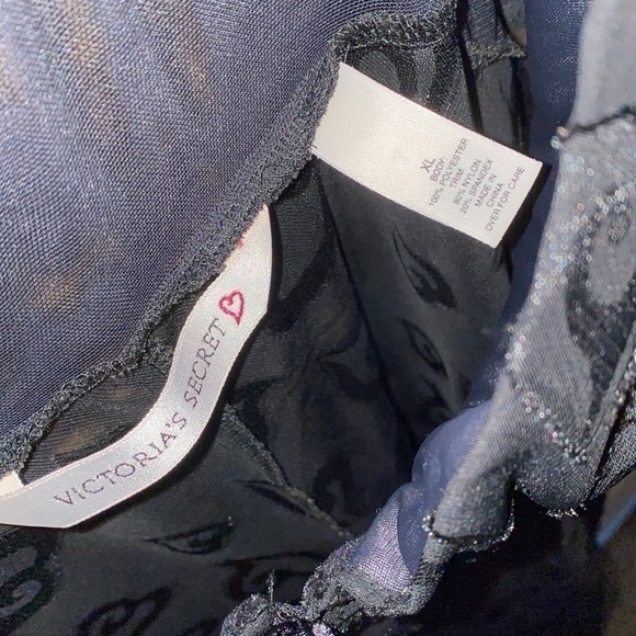 ✨90’s Victoria Secret✨ Gorgeous Nightgown w/ hearts- one of a ki… - Picture 11 of 16